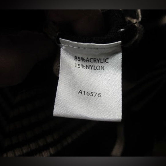 The Tog Shop Women’s Dark Brown/Tan Stripe Sweater, 6-Button Detail; Siz… - Picture 4 of 8